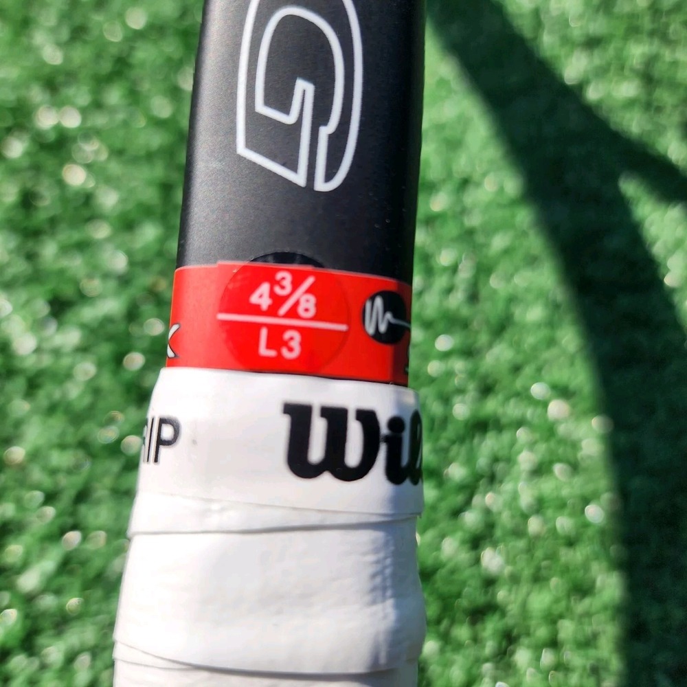 Wilson Sting Graphite Soft Shock System Tennis Racquet 4 3/8" Grip - Picture 9 of 16